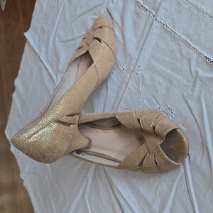 Open-toe low-heel gold pumps. Size 41--fit like 10M